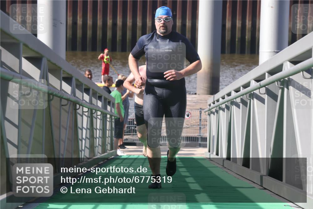 11.08.2024 - GEWOBA Citytriathlon Bremen Lena Gebhardt http://msf.ph/oto/6775319 11.08.2024 10:14:22 Schwimmen 34, 39, 76, 100 meine-sportfotos.de