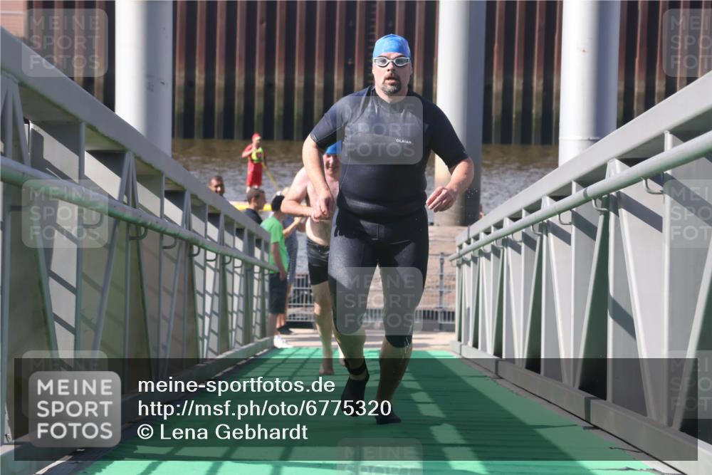 11.08.2024 - GEWOBA Citytriathlon Bremen Lena Gebhardt http://msf.ph/oto/6775320 11.08.2024 10:14:22 Schwimmen 34, 39, 76, 100 meine-sportfotos.de