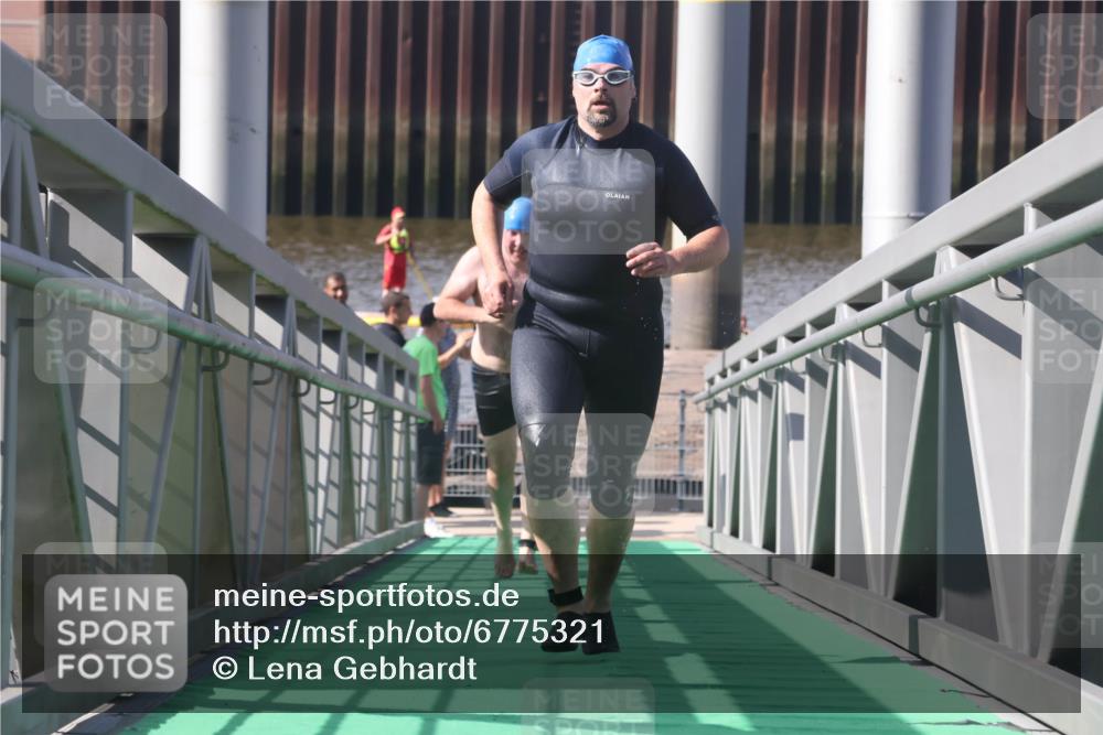 11.08.2024 - GEWOBA Citytriathlon Bremen Lena Gebhardt http://msf.ph/oto/6775321 11.08.2024 10:14:23 Schwimmen 34, 39, 76, 100 meine-sportfotos.de