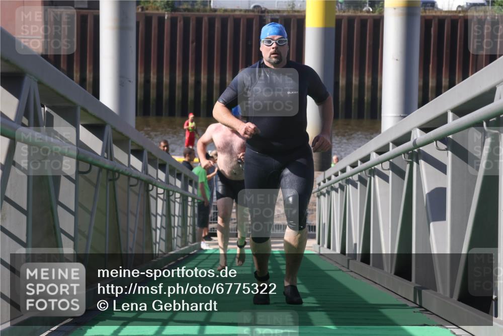 11.08.2024 - GEWOBA Citytriathlon Bremen Lena Gebhardt http://msf.ph/oto/6775322 11.08.2024 10:14:23 Schwimmen 34, 39, 76, 100 meine-sportfotos.de