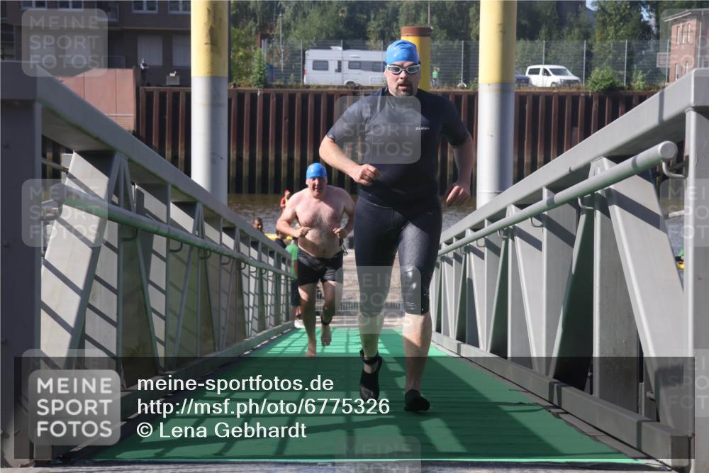 11.08.2024 - GEWOBA Citytriathlon Bremen Lena Gebhardt http://msf.ph/oto/6775326 11.08.2024 10:14:24 Schwimmen 34, 76, 100 meine-sportfotos.de