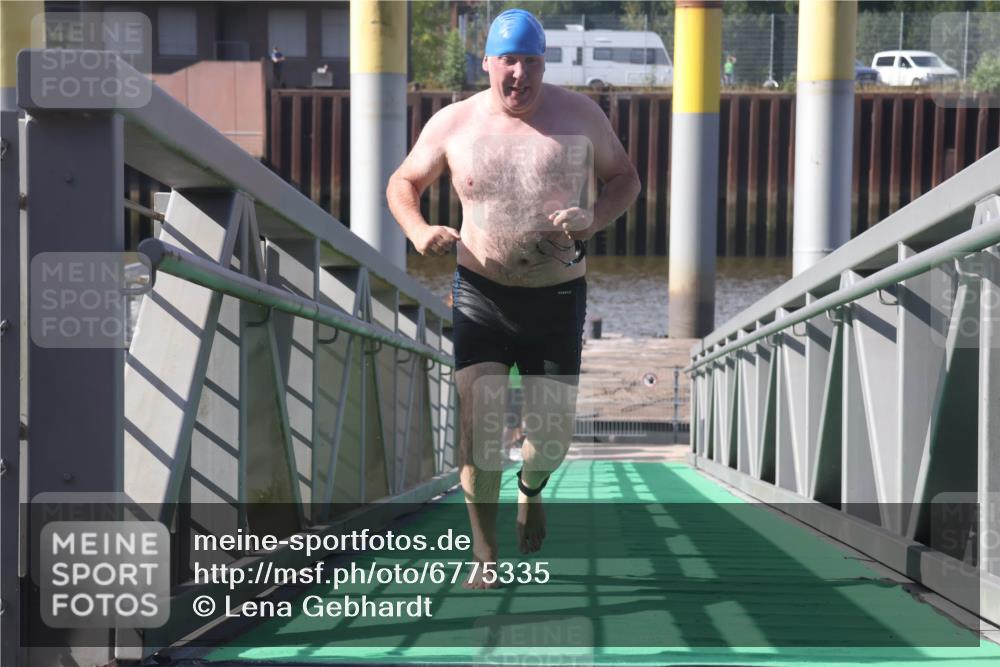 11.08.2024 - GEWOBA Citytriathlon Bremen Lena Gebhardt http://msf.ph/oto/6775335 11.08.2024 10:14:26 Schwimmen 53, 76, 100 meine-sportfotos.de