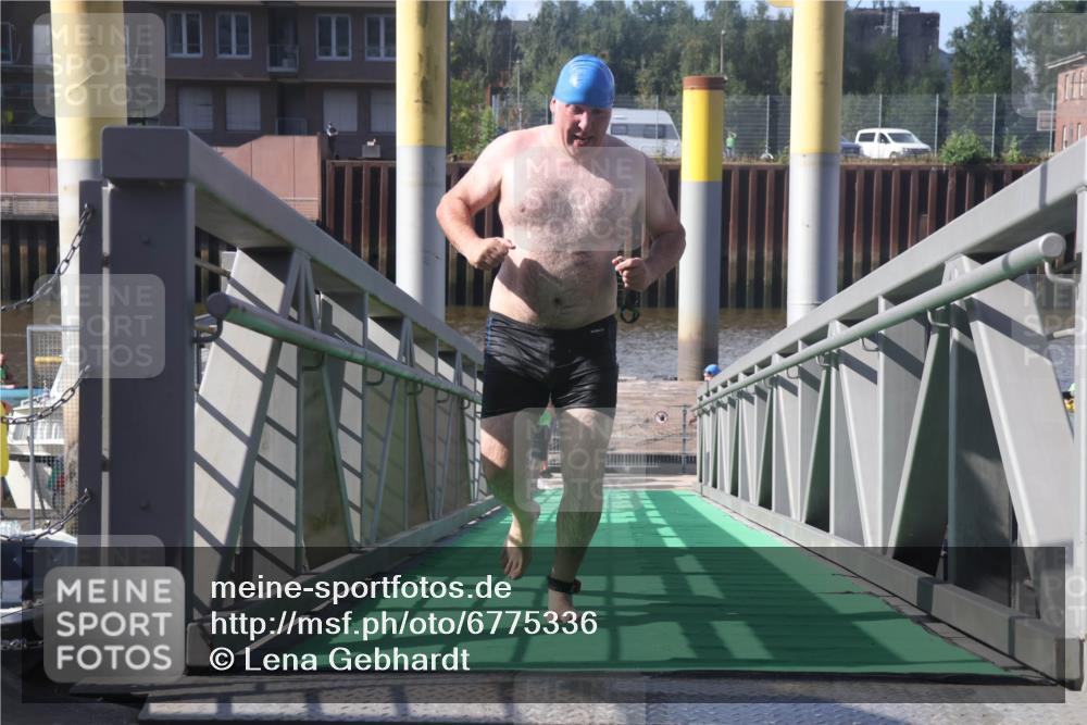 11.08.2024 - GEWOBA Citytriathlon Bremen Lena Gebhardt http://msf.ph/oto/6775336 11.08.2024 10:14:27 Schwimmen 53, 76, 100 meine-sportfotos.de