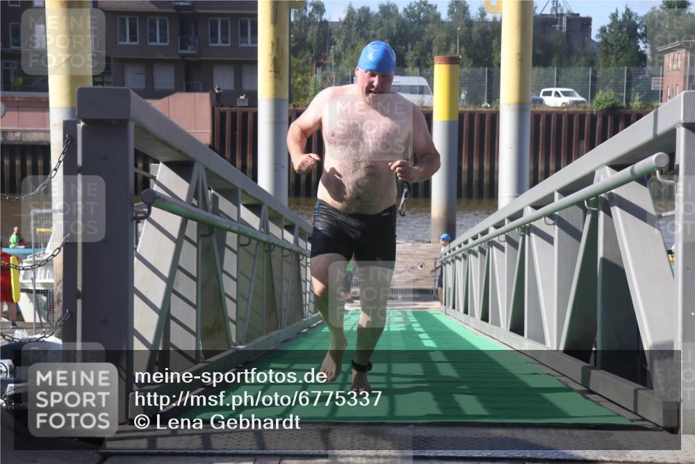 11.08.2024 - GEWOBA Citytriathlon Bremen Lena Gebhardt http://msf.ph/oto/6775337 11.08.2024 10:14:27 Schwimmen 53, 76, 100 meine-sportfotos.de