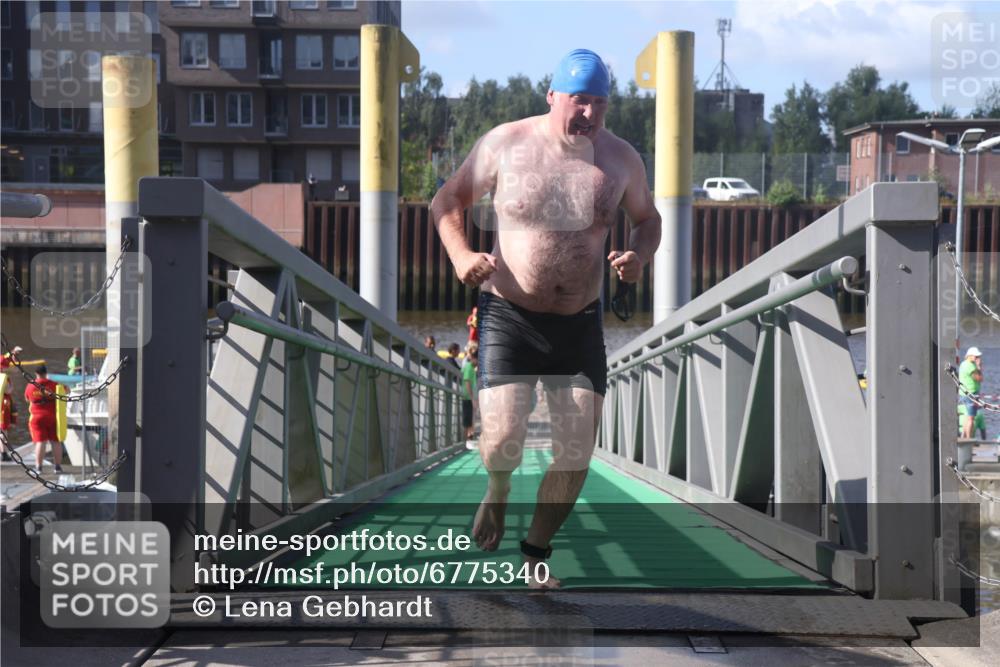 11.08.2024 - GEWOBA Citytriathlon Bremen Lena Gebhardt http://msf.ph/oto/6775340 11.08.2024 10:14:27 Schwimmen 53, 76, 100 meine-sportfotos.de