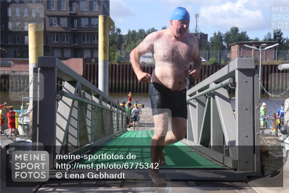 11.08.2024 - GEWOBA Citytriathlon Bremen Lena Gebhardt http://msf.ph/oto/6775342 11.08.2024 10:14:28 Schwimmen 53, 76, 100 meine-sportfotos.de