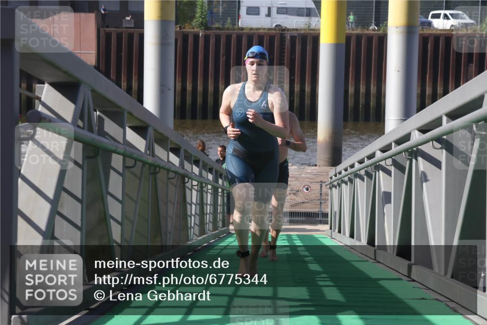 11.08.2024 - GEWOBA Citytriathlon Bremen Lena Gebhardt http://msf.ph/oto/6775344 11.08.2024 10:14:34 Schwimmen 53, 76, 100 meine-sportfotos.de