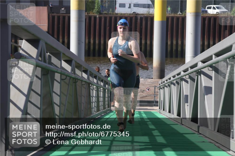 11.08.2024 - GEWOBA Citytriathlon Bremen Lena Gebhardt http://msf.ph/oto/6775345 11.08.2024 10:14:34 Schwimmen 53, 76, 100 meine-sportfotos.de