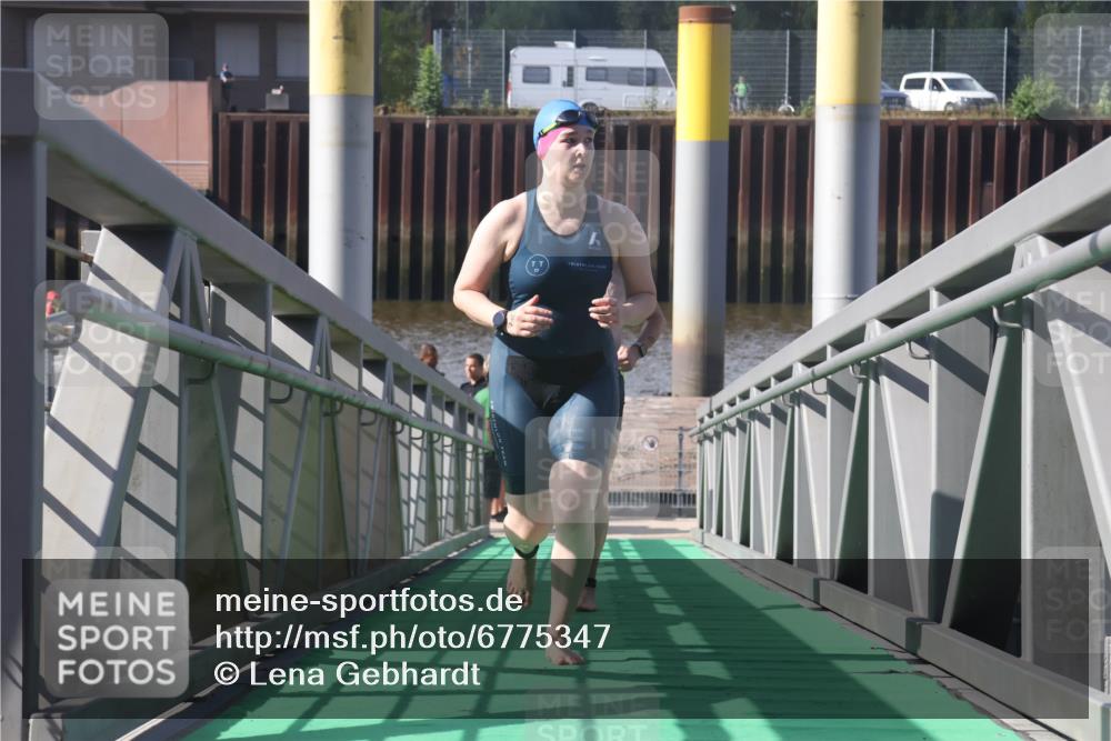 11.08.2024 - GEWOBA Citytriathlon Bremen Lena Gebhardt http://msf.ph/oto/6775347 11.08.2024 10:14:35 Schwimmen 53, 76, 100 meine-sportfotos.de