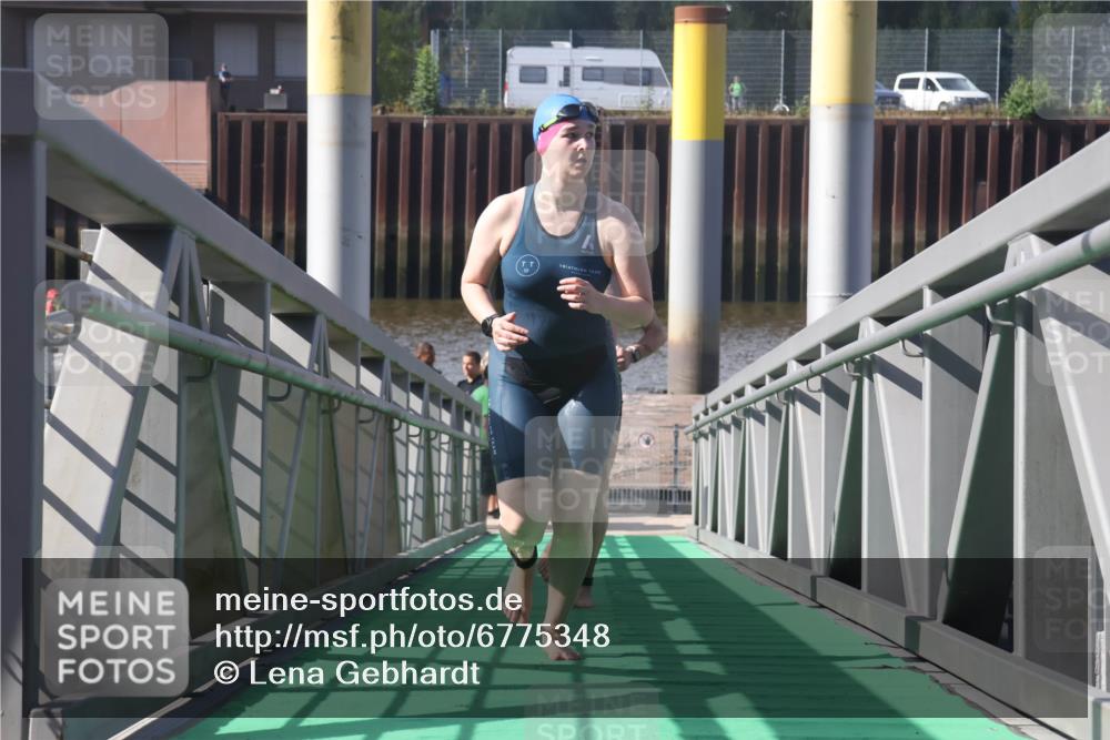 11.08.2024 - GEWOBA Citytriathlon Bremen Lena Gebhardt http://msf.ph/oto/6775348 11.08.2024 10:14:35 Schwimmen 53, 76, 100 meine-sportfotos.de