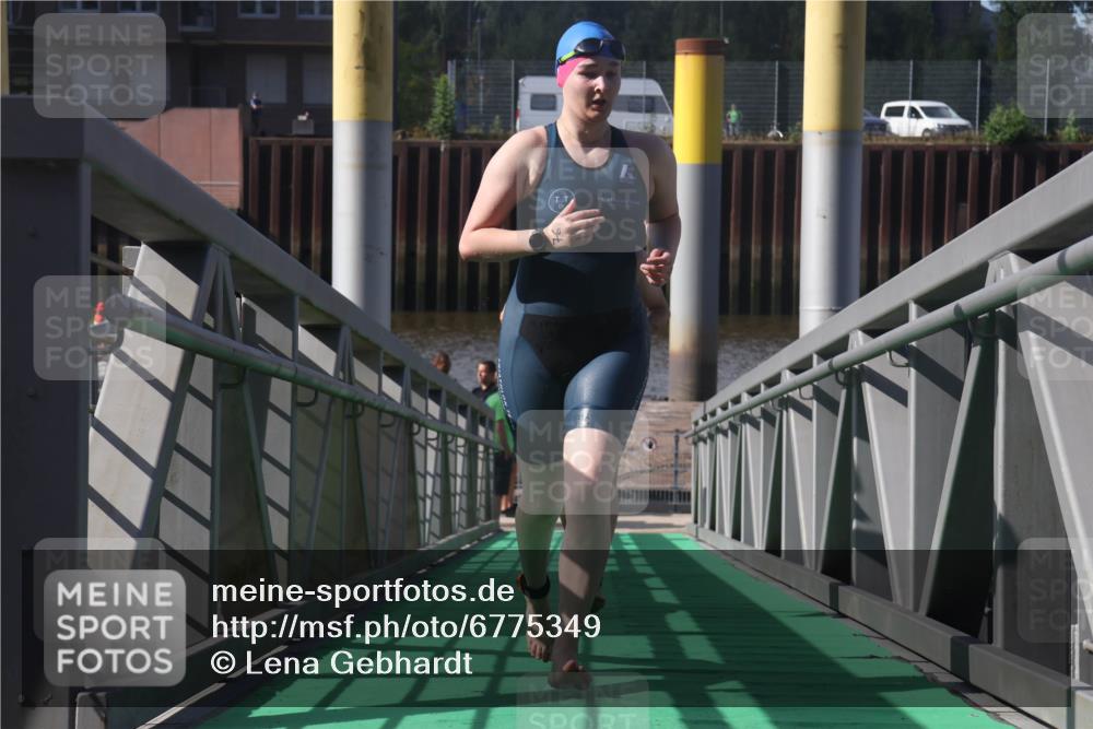 11.08.2024 - GEWOBA Citytriathlon Bremen Lena Gebhardt http://msf.ph/oto/6775349 11.08.2024 10:14:35 Schwimmen 53, 76, 100 meine-sportfotos.de