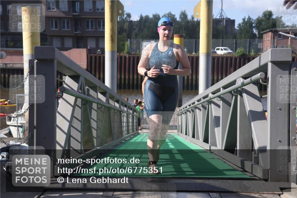 11.08.2024 - GEWOBA Citytriathlon Bremen Lena Gebhardt http://msf.ph/oto/6775351 11.08.2024 10:14:36 Schwimmen 53, 100 meine-sportfotos.de