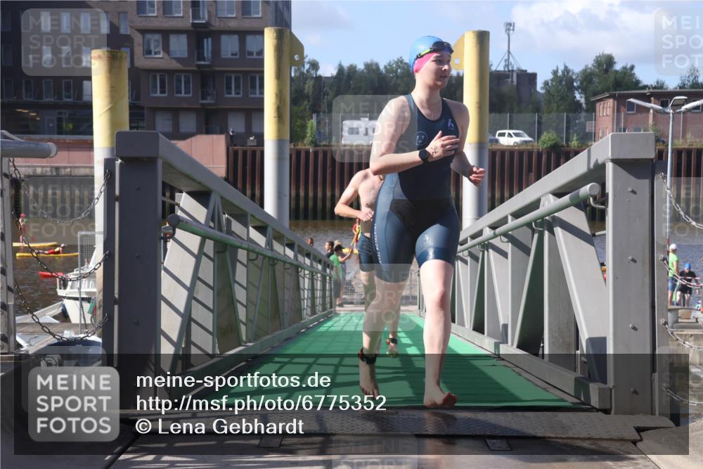 11.08.2024 - GEWOBA Citytriathlon Bremen Lena Gebhardt http://msf.ph/oto/6775352 11.08.2024 10:14:36 Schwimmen 53, 100 meine-sportfotos.de