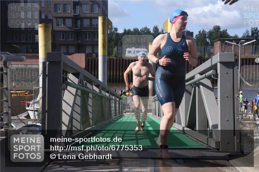 11.08.2024 - GEWOBA Citytriathlon Bremen Lena Gebhardt http://msf.ph/oto/6775353 11.08.2024 10:14:36 Schwimmen 53, 100 meine-sportfotos.de