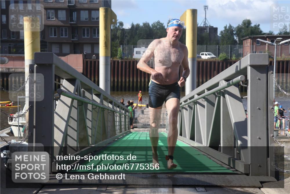 11.08.2024 - GEWOBA Citytriathlon Bremen Lena Gebhardt http://msf.ph/oto/6775356 11.08.2024 10:14:37 Schwimmen 53 meine-sportfotos.de