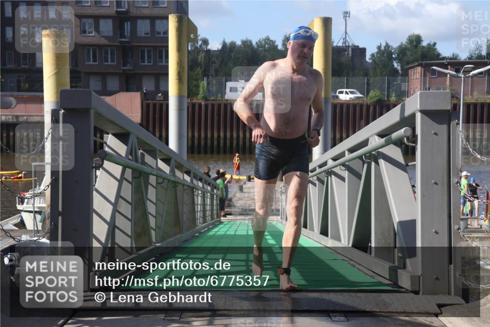 11.08.2024 - GEWOBA Citytriathlon Bremen Lena Gebhardt http://msf.ph/oto/6775357 11.08.2024 10:14:38 Schwimmen 53 meine-sportfotos.de