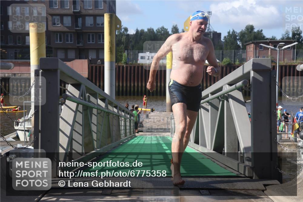 11.08.2024 - GEWOBA Citytriathlon Bremen Lena Gebhardt http://msf.ph/oto/6775358 11.08.2024 10:14:38 Schwimmen 53 meine-sportfotos.de