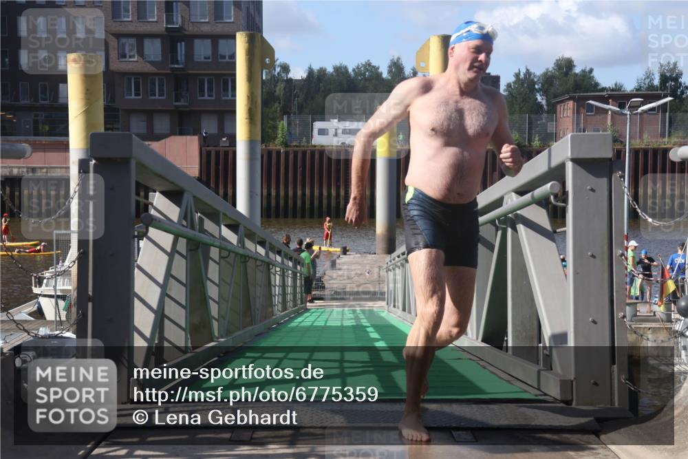 11.08.2024 - GEWOBA Citytriathlon Bremen Lena Gebhardt http://msf.ph/oto/6775359 11.08.2024 10:14:38 Schwimmen 53 meine-sportfotos.de