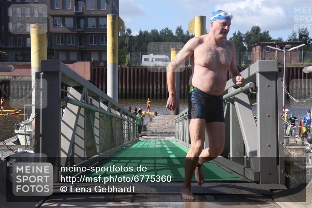 11.08.2024 - GEWOBA Citytriathlon Bremen Lena Gebhardt http://msf.ph/oto/6775360 11.08.2024 10:14:38 Schwimmen 53 meine-sportfotos.de