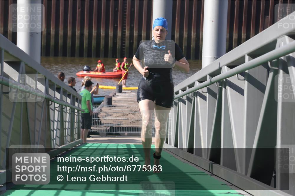11.08.2024 - GEWOBA Citytriathlon Bremen Lena Gebhardt http://msf.ph/oto/6775363 11.08.2024 10:14:54 Schwimmen 89 meine-sportfotos.de