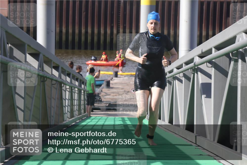 11.08.2024 - GEWOBA Citytriathlon Bremen Lena Gebhardt http://msf.ph/oto/6775365 11.08.2024 10:14:55 Schwimmen 89 meine-sportfotos.de