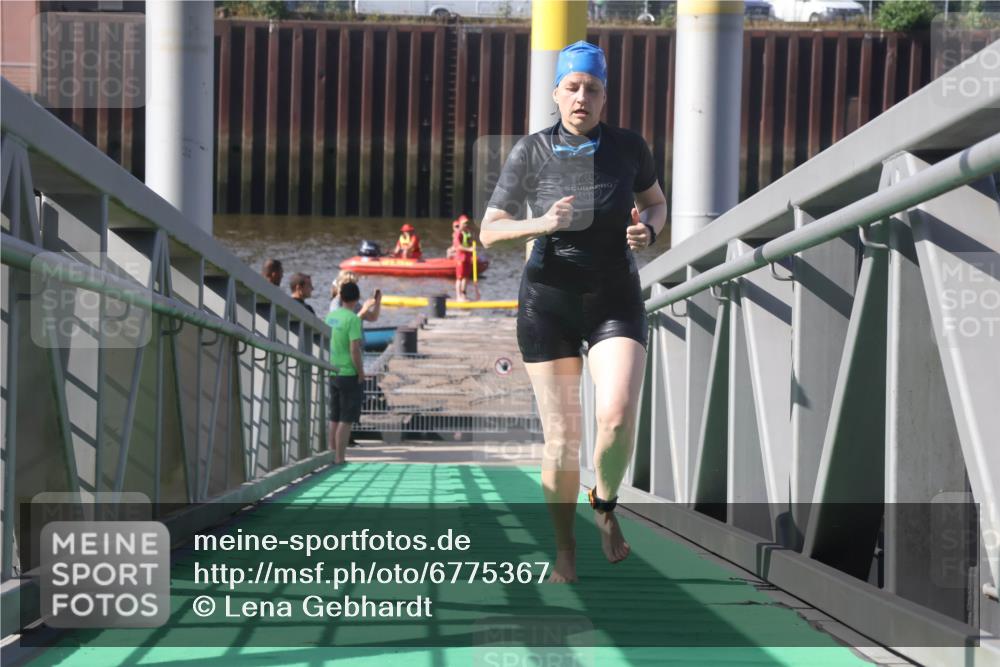 11.08.2024 - GEWOBA Citytriathlon Bremen Lena Gebhardt http://msf.ph/oto/6775367 11.08.2024 10:14:55 Schwimmen 89 meine-sportfotos.de