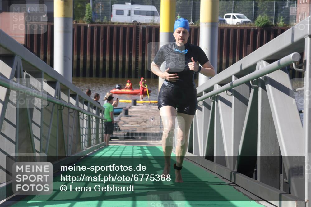 11.08.2024 - GEWOBA Citytriathlon Bremen Lena Gebhardt http://msf.ph/oto/6775368 11.08.2024 10:14:55 Schwimmen 89 meine-sportfotos.de
