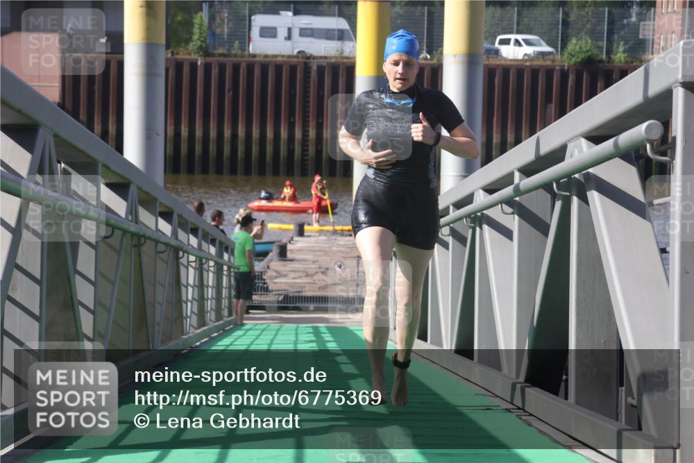 11.08.2024 - GEWOBA Citytriathlon Bremen Lena Gebhardt http://msf.ph/oto/6775369 11.08.2024 10:14:55 Schwimmen 89 meine-sportfotos.de