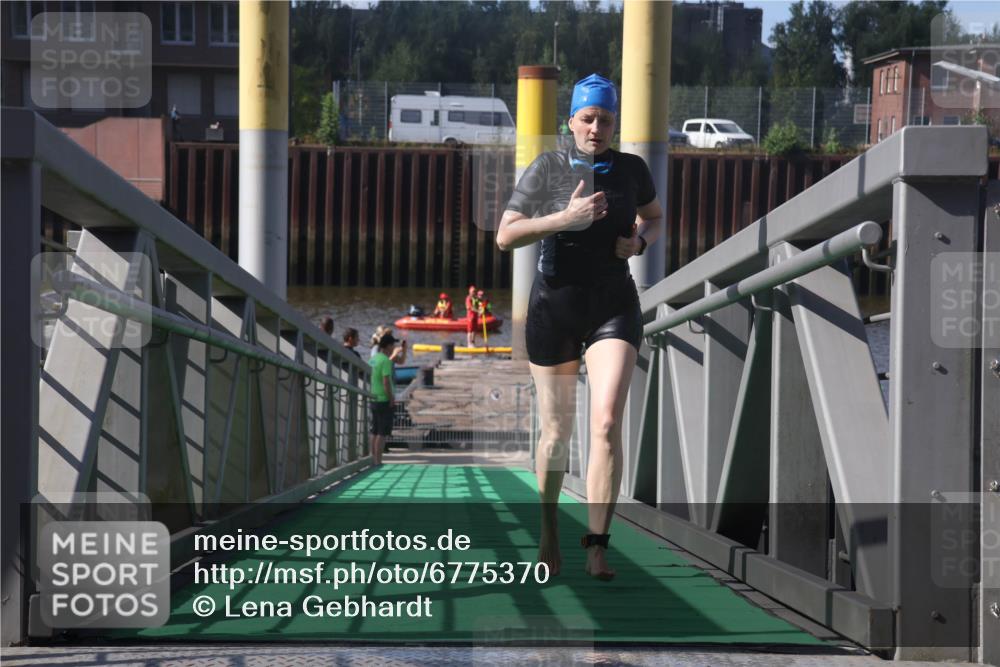 11.08.2024 - GEWOBA Citytriathlon Bremen Lena Gebhardt http://msf.ph/oto/6775370 11.08.2024 10:14:56 Schwimmen 89 meine-sportfotos.de