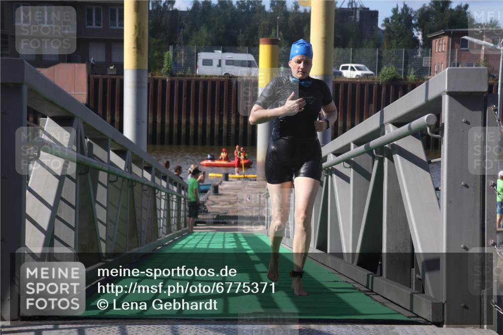 11.08.2024 - GEWOBA Citytriathlon Bremen Lena Gebhardt http://msf.ph/oto/6775371 11.08.2024 10:14:56 Schwimmen 89 meine-sportfotos.de