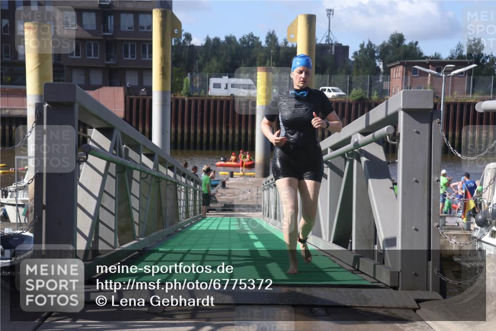 11.08.2024 - GEWOBA Citytriathlon Bremen Lena Gebhardt http://msf.ph/oto/6775372 11.08.2024 10:14:56 Schwimmen 89 meine-sportfotos.de