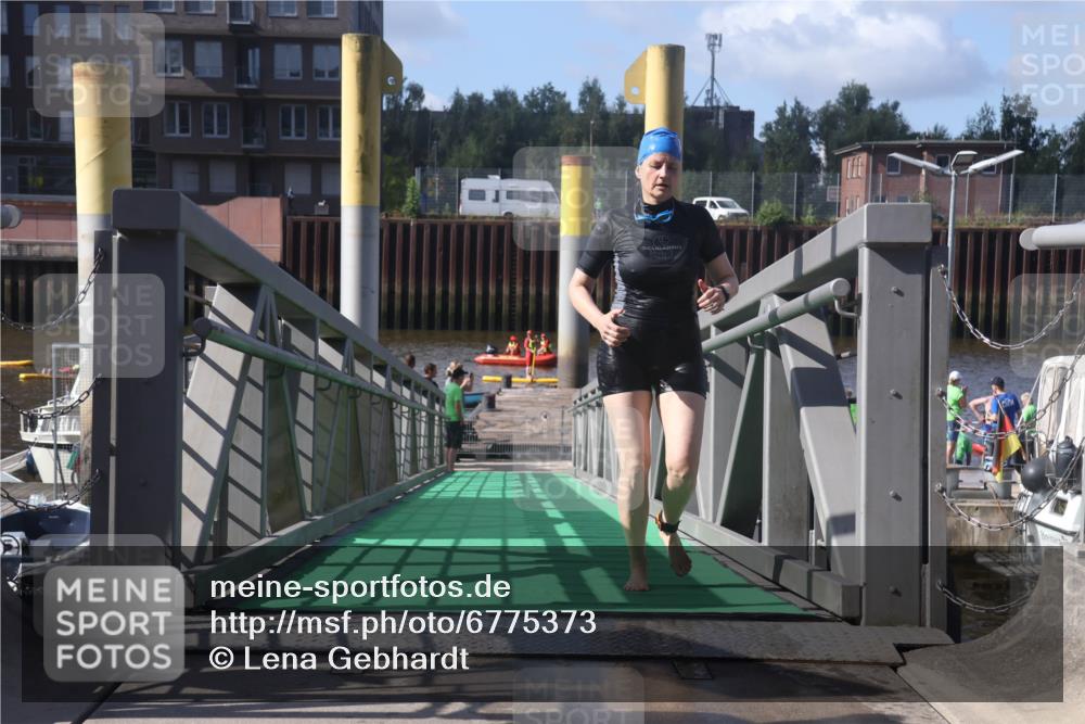 11.08.2024 - GEWOBA Citytriathlon Bremen Lena Gebhardt http://msf.ph/oto/6775373 11.08.2024 10:14:56 Schwimmen 89 meine-sportfotos.de