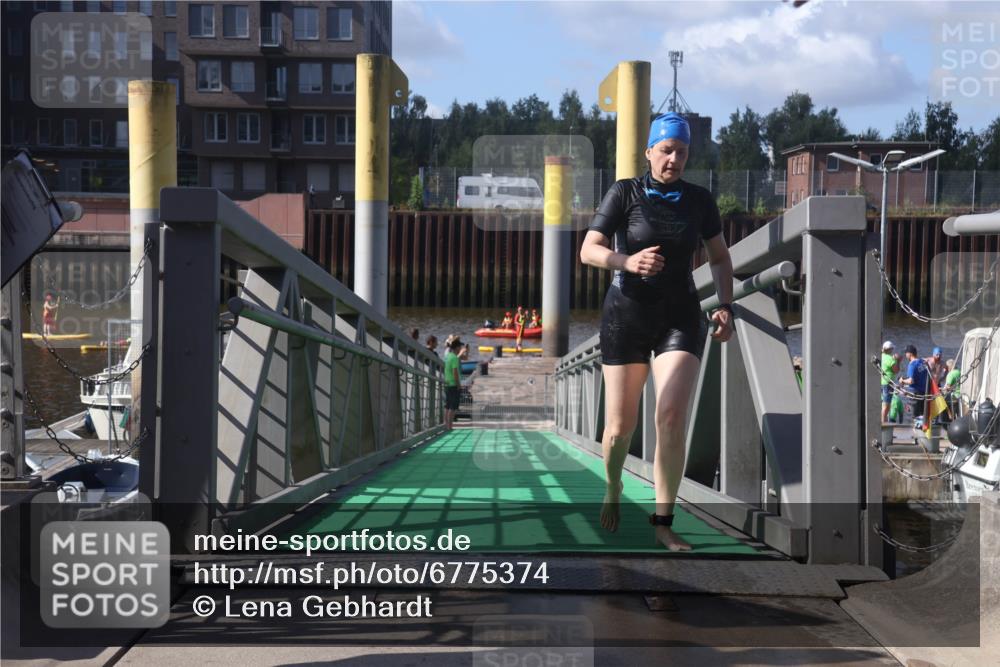 11.08.2024 - GEWOBA Citytriathlon Bremen Lena Gebhardt http://msf.ph/oto/6775374 11.08.2024 10:14:57 Schwimmen 89 meine-sportfotos.de