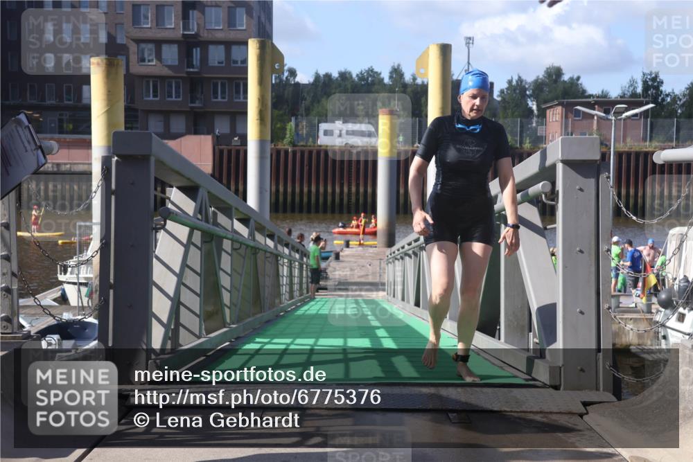 11.08.2024 - GEWOBA Citytriathlon Bremen Lena Gebhardt http://msf.ph/oto/6775376 11.08.2024 10:14:57 Schwimmen 89 meine-sportfotos.de