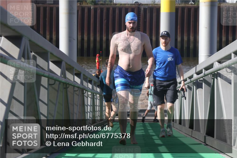 11.08.2024 - GEWOBA Citytriathlon Bremen Lena Gebhardt http://msf.ph/oto/6775378 11.08.2024 10:15:19 Schwimmen 14 meine-sportfotos.de