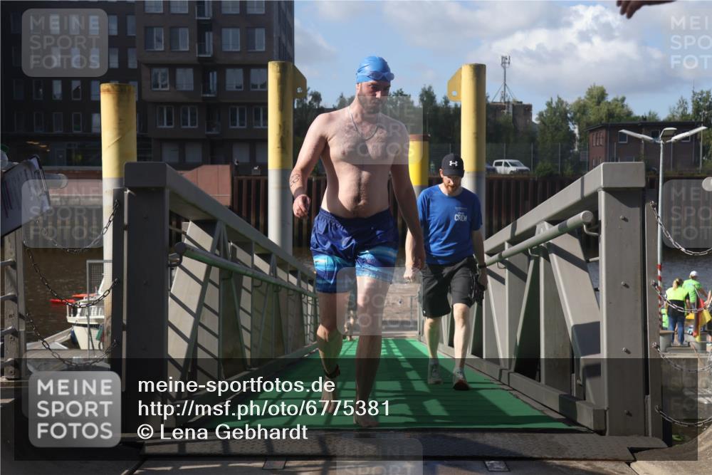 11.08.2024 - GEWOBA Citytriathlon Bremen Lena Gebhardt http://msf.ph/oto/6775381 11.08.2024 10:15:22 Schwimmen 14 meine-sportfotos.de