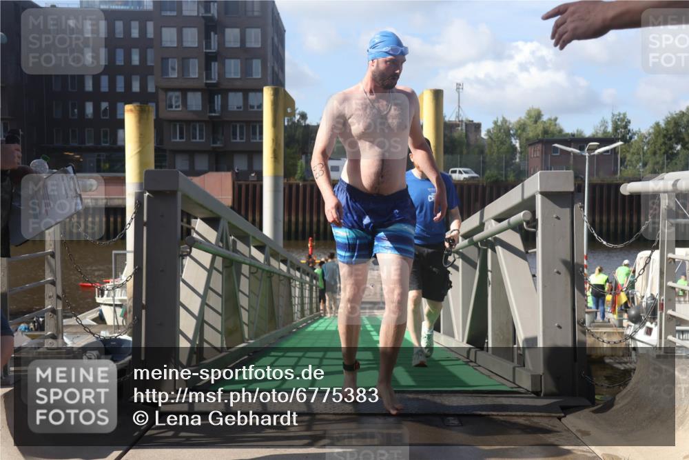 11.08.2024 - GEWOBA Citytriathlon Bremen Lena Gebhardt http://msf.ph/oto/6775383 11.08.2024 10:15:23 Schwimmen 14 meine-sportfotos.de