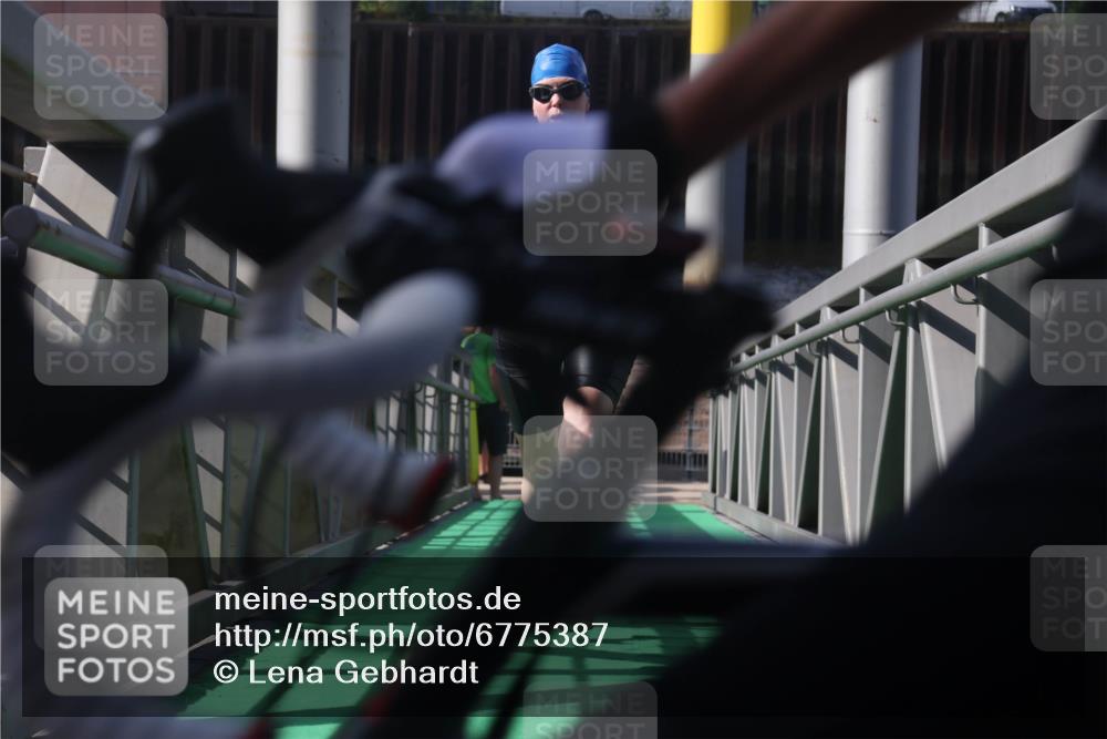 11.08.2024 - GEWOBA Citytriathlon Bremen Lena Gebhardt http://msf.ph/oto/6775387 11.08.2024 10:15:42 Schwimmen 19 meine-sportfotos.de