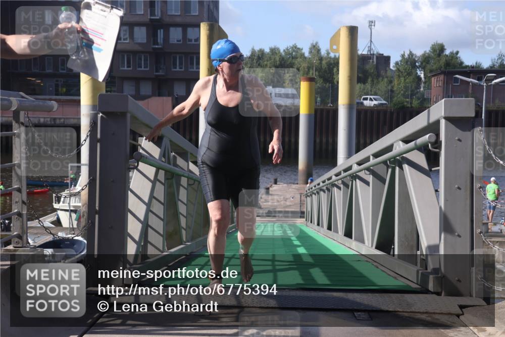 11.08.2024 - GEWOBA Citytriathlon Bremen Lena Gebhardt http://msf.ph/oto/6775394 11.08.2024 10:15:44 Schwimmen 19 meine-sportfotos.de