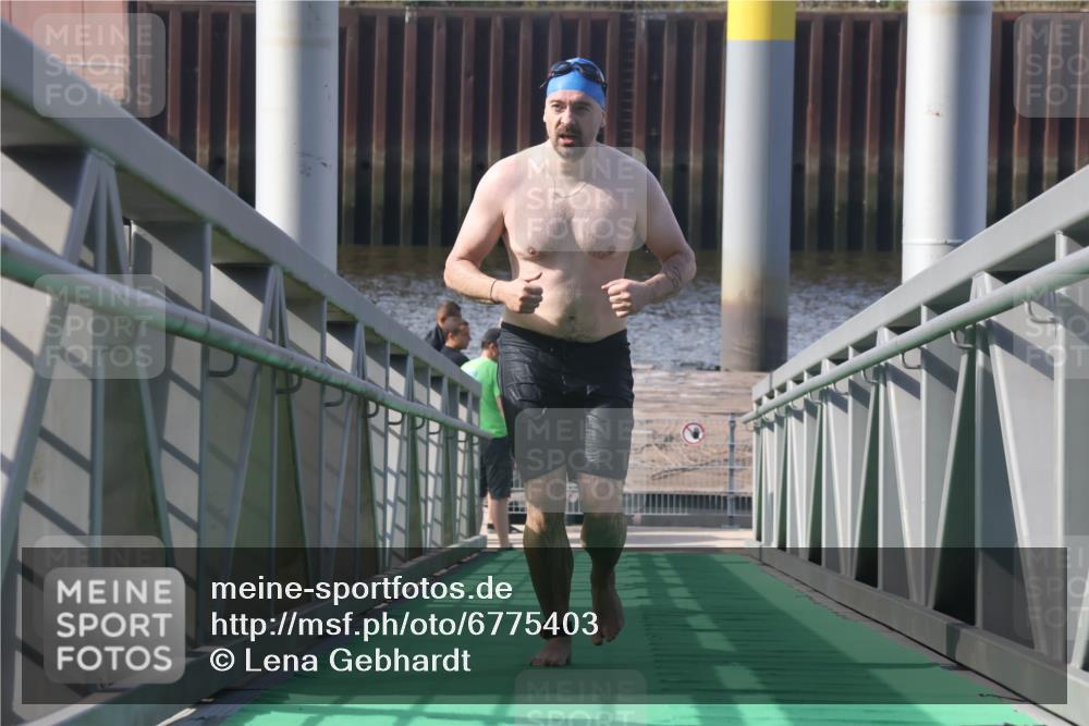 11.08.2024 - GEWOBA Citytriathlon Bremen Lena Gebhardt http://msf.ph/oto/6775403 11.08.2024 10:15:54 Schwimmen  meine-sportfotos.de