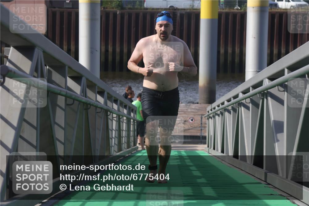 11.08.2024 - GEWOBA Citytriathlon Bremen Lena Gebhardt http://msf.ph/oto/6775404 11.08.2024 10:15:54 Schwimmen  meine-sportfotos.de