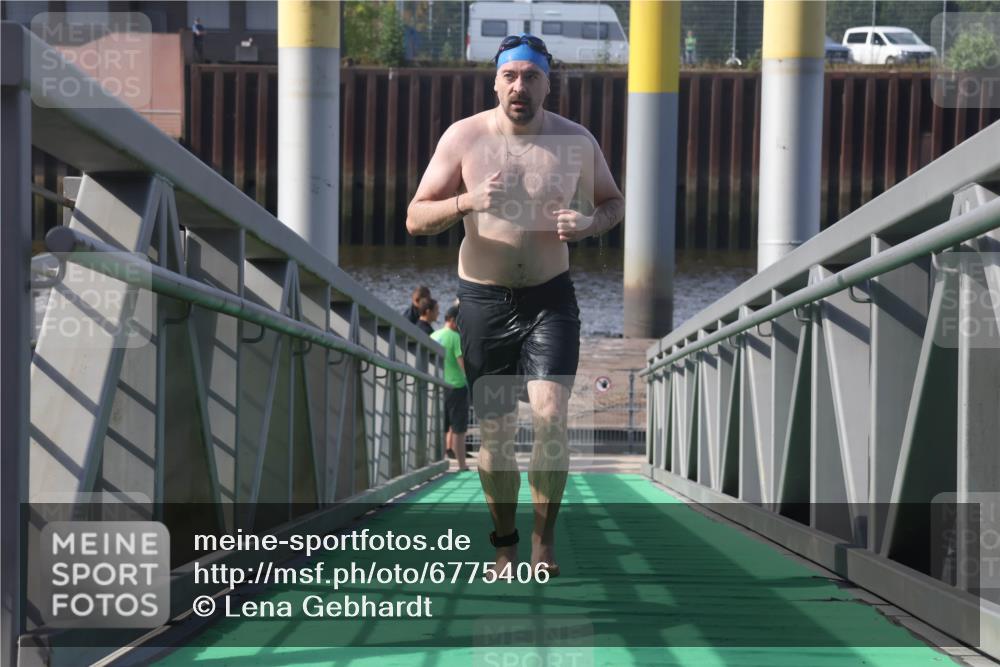 11.08.2024 - GEWOBA Citytriathlon Bremen Lena Gebhardt http://msf.ph/oto/6775406 11.08.2024 10:15:55 Schwimmen  meine-sportfotos.de
