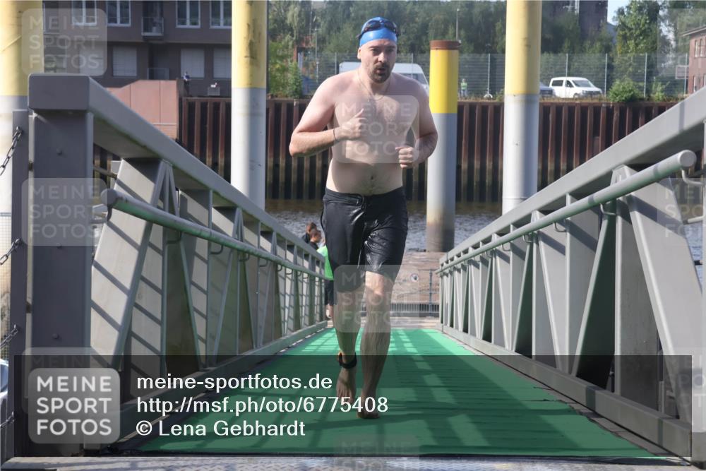 11.08.2024 - GEWOBA Citytriathlon Bremen Lena Gebhardt http://msf.ph/oto/6775408 11.08.2024 10:15:56 Schwimmen  meine-sportfotos.de