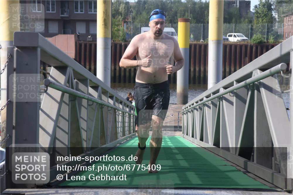 11.08.2024 - GEWOBA Citytriathlon Bremen Lena Gebhardt http://msf.ph/oto/6775409 11.08.2024 10:15:56 Schwimmen  meine-sportfotos.de