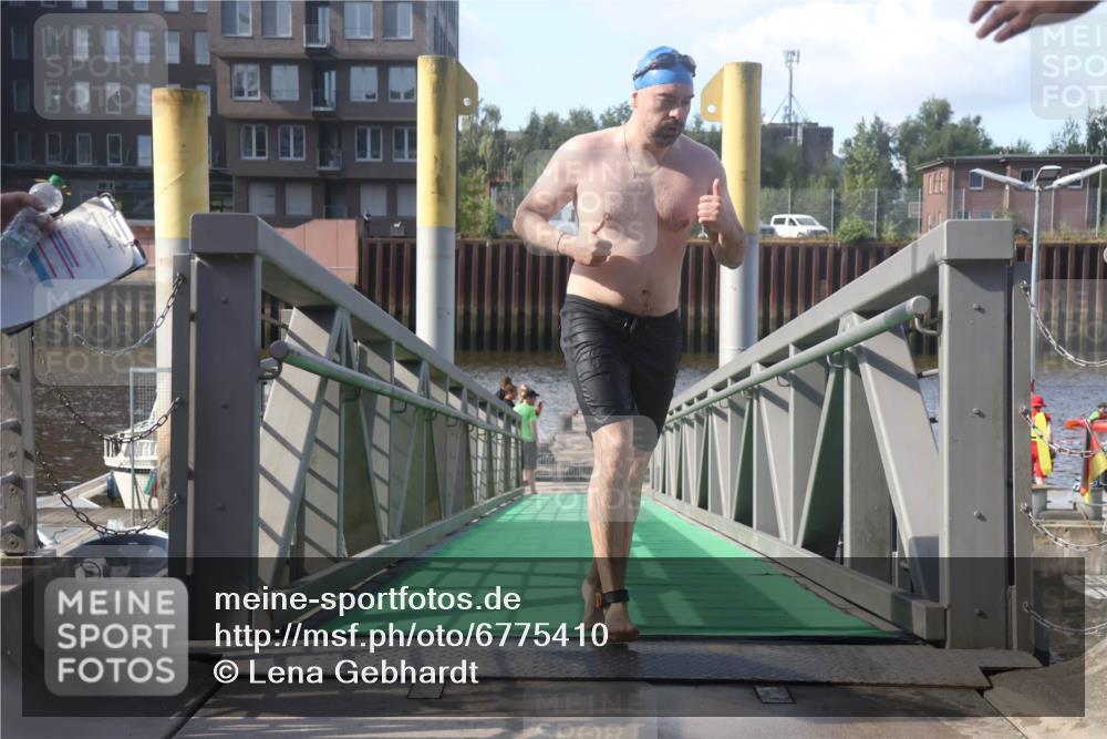 11.08.2024 - GEWOBA Citytriathlon Bremen Lena Gebhardt http://msf.ph/oto/6775410 11.08.2024 10:15:57 Schwimmen  meine-sportfotos.de