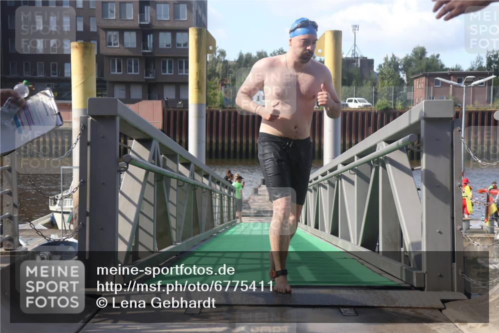 11.08.2024 - GEWOBA Citytriathlon Bremen Lena Gebhardt http://msf.ph/oto/6775411 11.08.2024 10:15:57 Schwimmen  meine-sportfotos.de