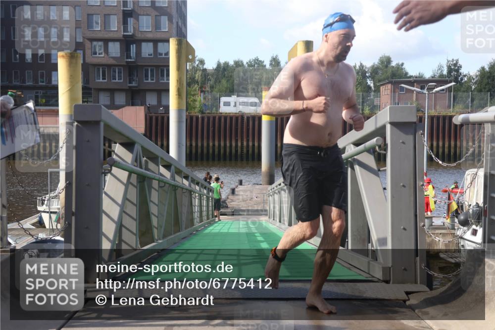 11.08.2024 - GEWOBA Citytriathlon Bremen Lena Gebhardt http://msf.ph/oto/6775412 11.08.2024 10:15:57 Schwimmen  meine-sportfotos.de