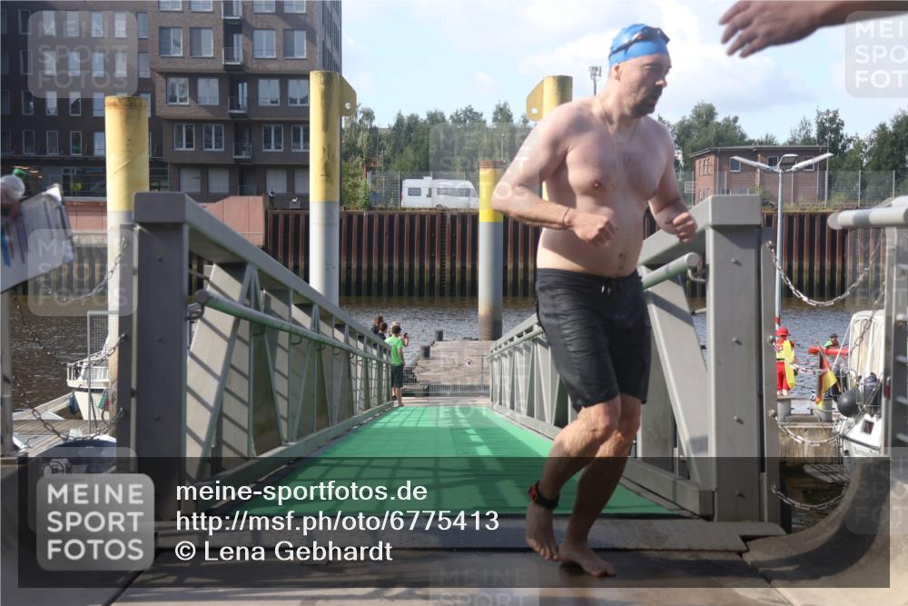 11.08.2024 - GEWOBA Citytriathlon Bremen Lena Gebhardt http://msf.ph/oto/6775413 11.08.2024 10:15:57 Schwimmen  meine-sportfotos.de
