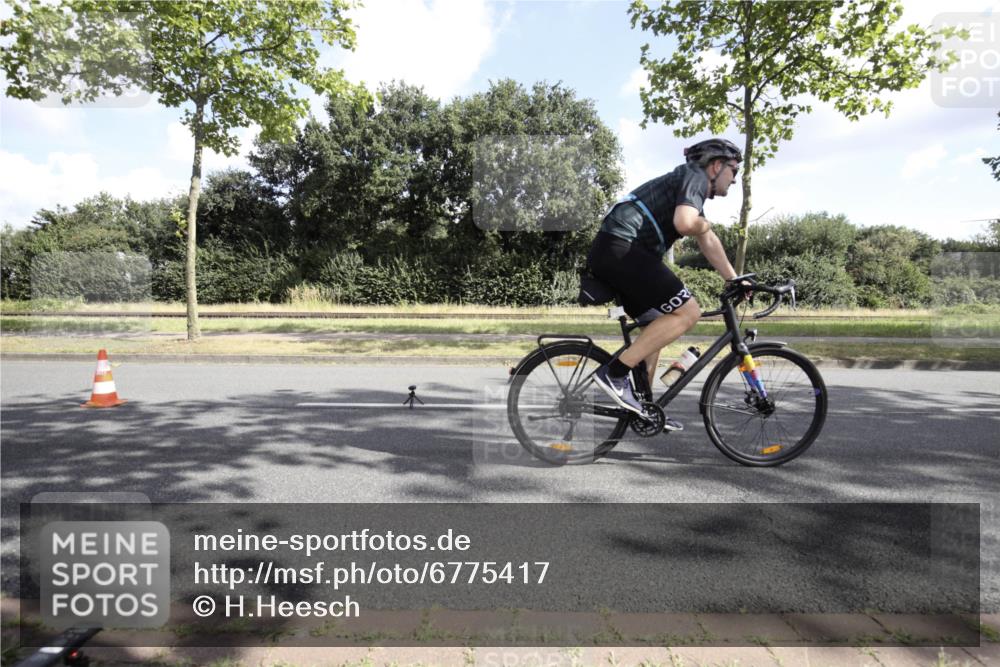 11.08.2024 - GEWOBA Citytriathlon Bremen H.Heesch http://msf.ph/oto/6775417 11.08.2024 10:45:32 Radfahren 50, 93 meine-sportfotos.de