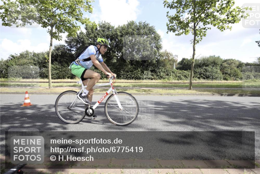 11.08.2024 - GEWOBA Citytriathlon Bremen H.Heesch http://msf.ph/oto/6775419 11.08.2024 10:46:11 Radfahren 111 meine-sportfotos.de